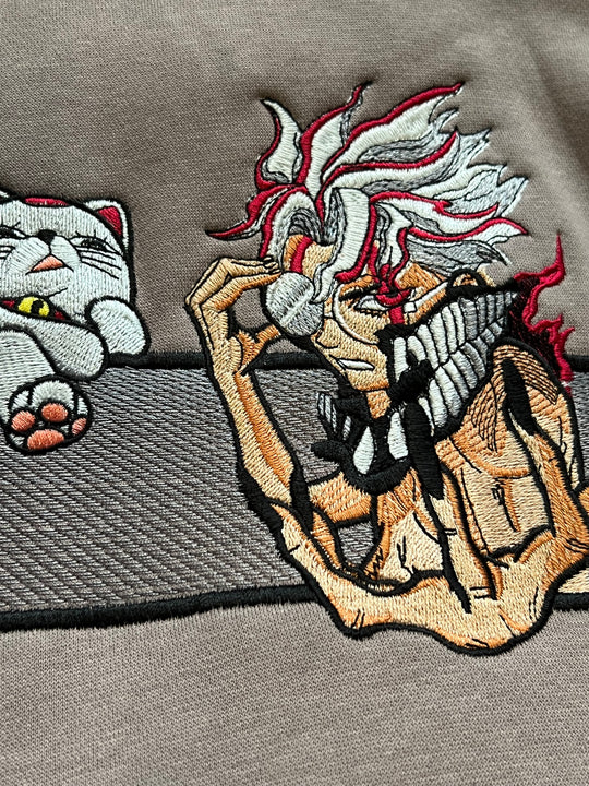 Hoodie brodé Okarun Kaito Global — photo produit avec motif brodé.