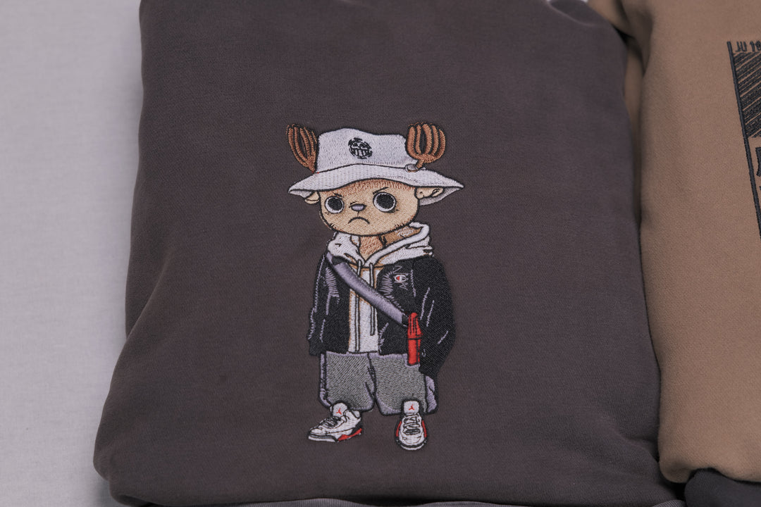 Hoodie brodé The Snowborn Reindeer Kaito Global — photo produit avec motif brodé.