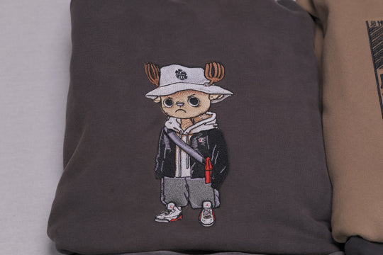 Hoodie brodé The Snowborn Reindeer Kaito Global — photo produit avec motif brodé.