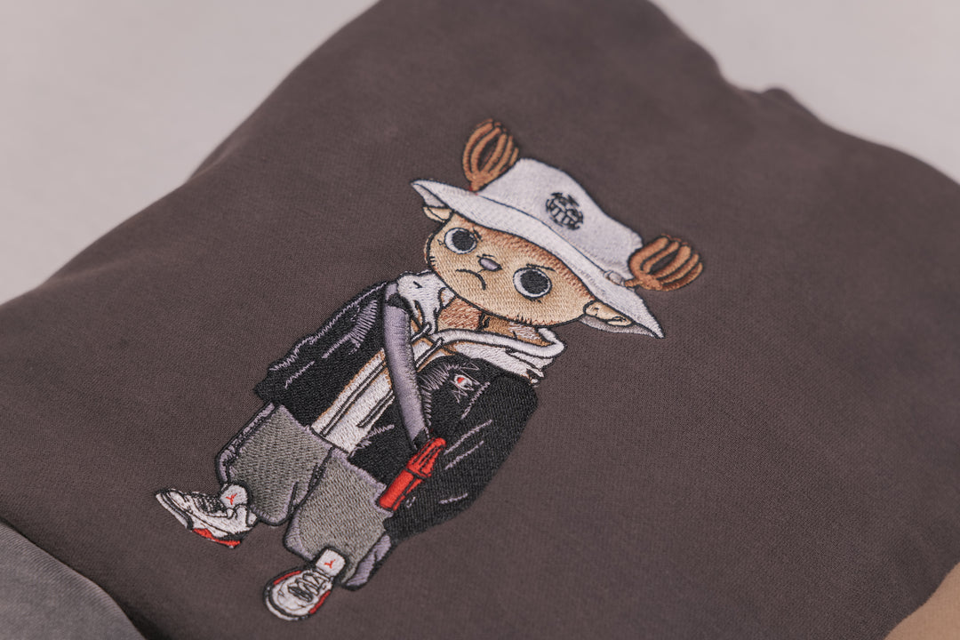 Hoodie brodé The Snowborn Reindeer Kaito Global — photo produit avec motif brodé.