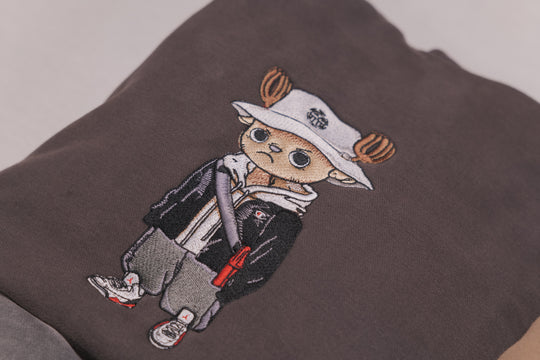 Hoodie brodé The Snowborn Reindeer Kaito Global — photo produit avec motif brodé.