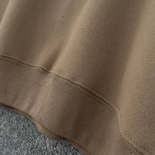Hoodie brodé Itadori Kaito Global — détail matière, manche, col ou coloris.