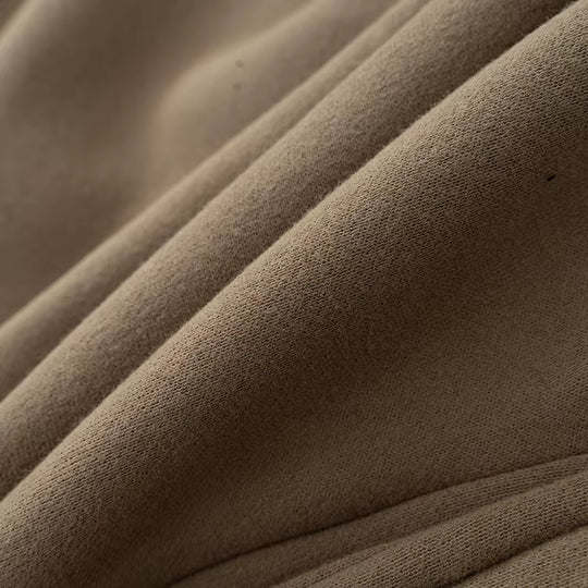 Hoodie brodé Itadori Kaito Global — détail matière, manche, col ou coloris.