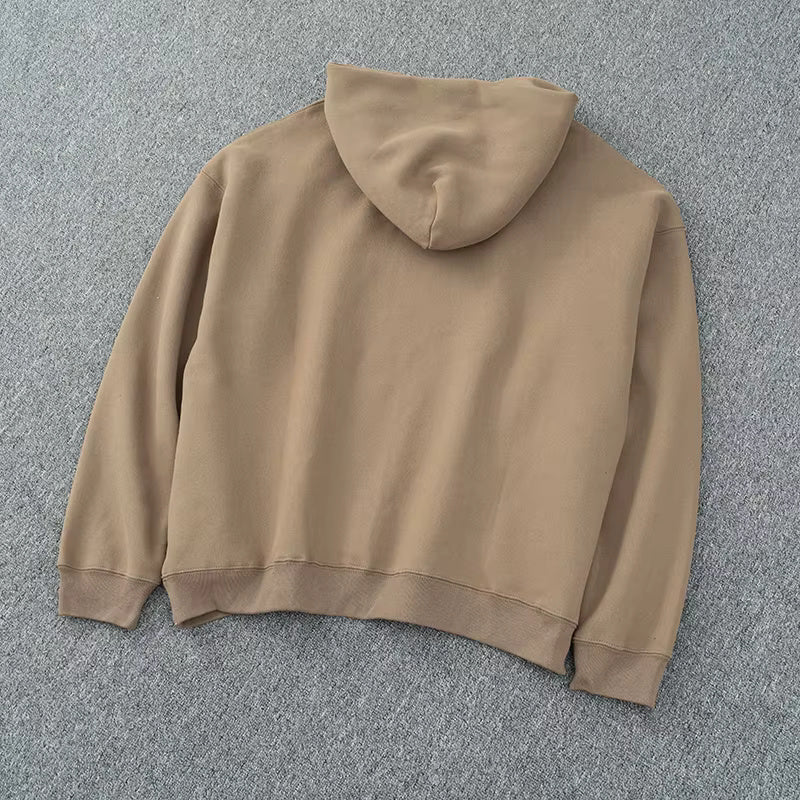Hoodie brodé Itadori Kaito Global — détail matière, manche, col ou coloris.