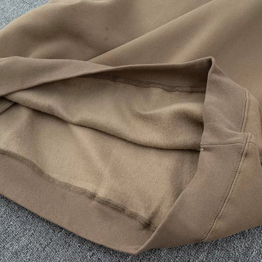 Hoodie brodé Itadori Kaito Global — détail matière, manche, col ou coloris.